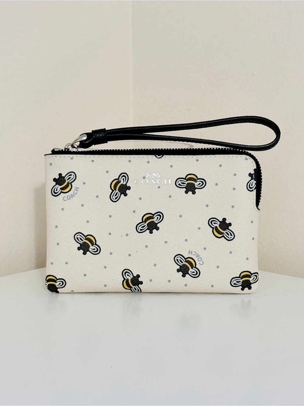 COACH  Corner Zip Wristlet In Signature Canvas With Bee Print NWT